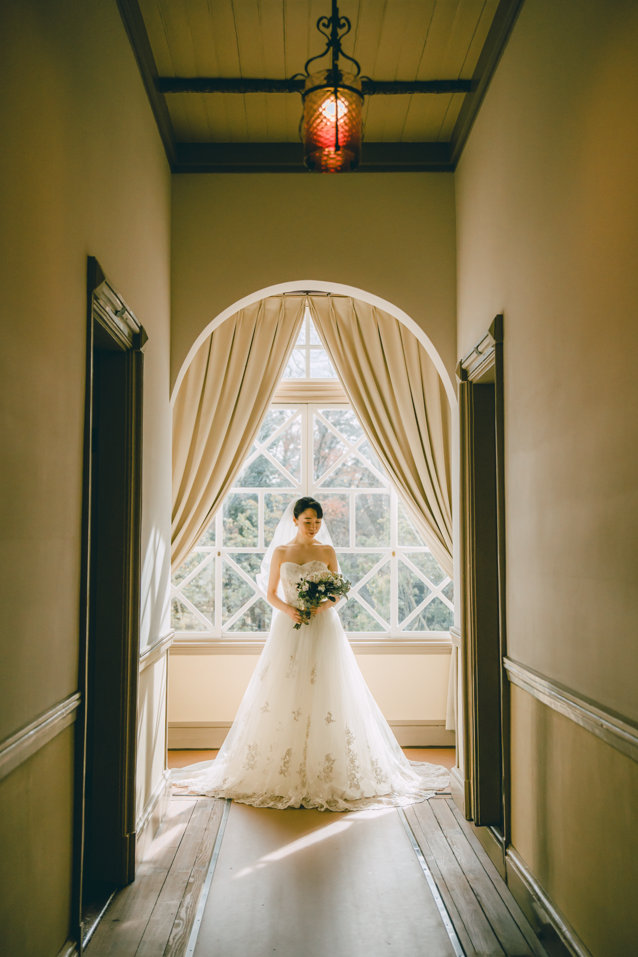 春の軽井沢で撮影するアールビースタジオのウェディング前撮り