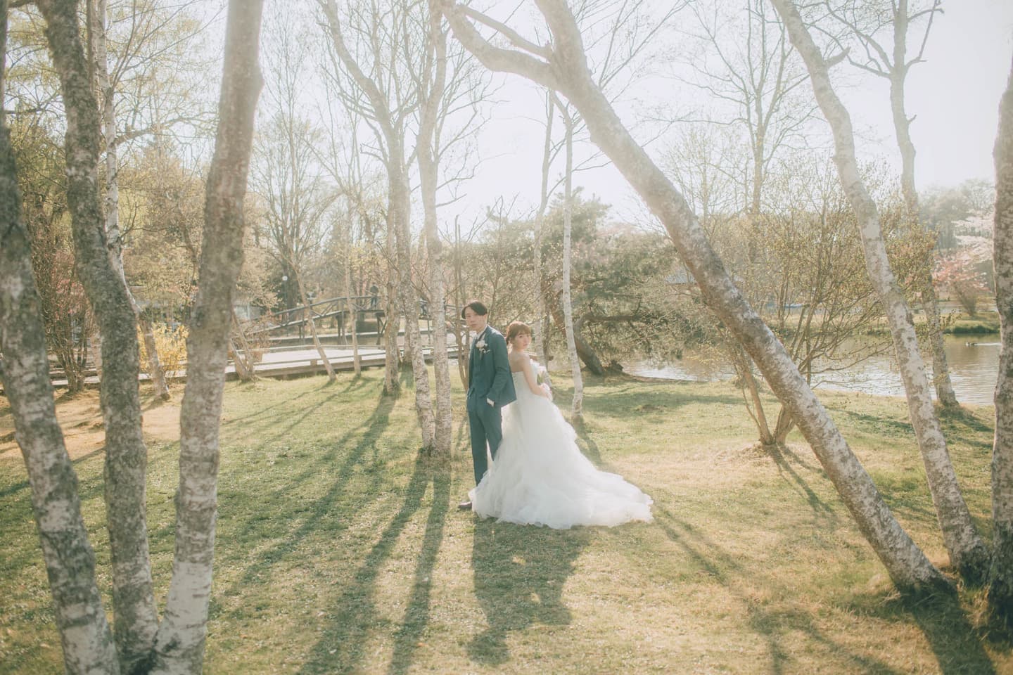 春の軽井沢で撮影するアールビースタジオのフォトウェディング/前撮り